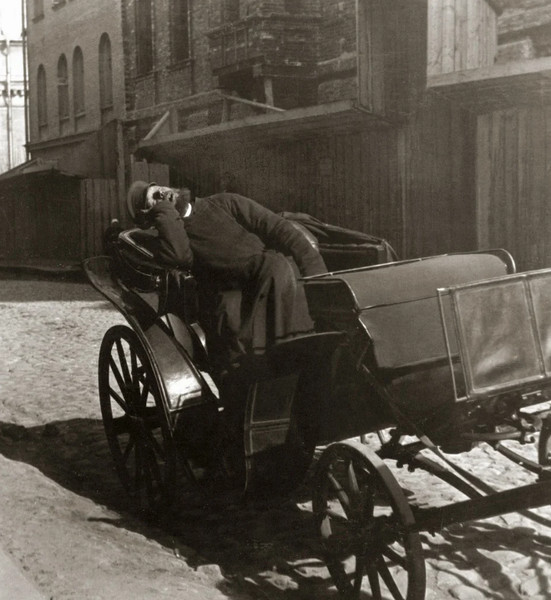 Извозчик в ожидании седока
Неизвестный автор, 1908 - 1909 год, г. Москва, Союз фотохудожников России.