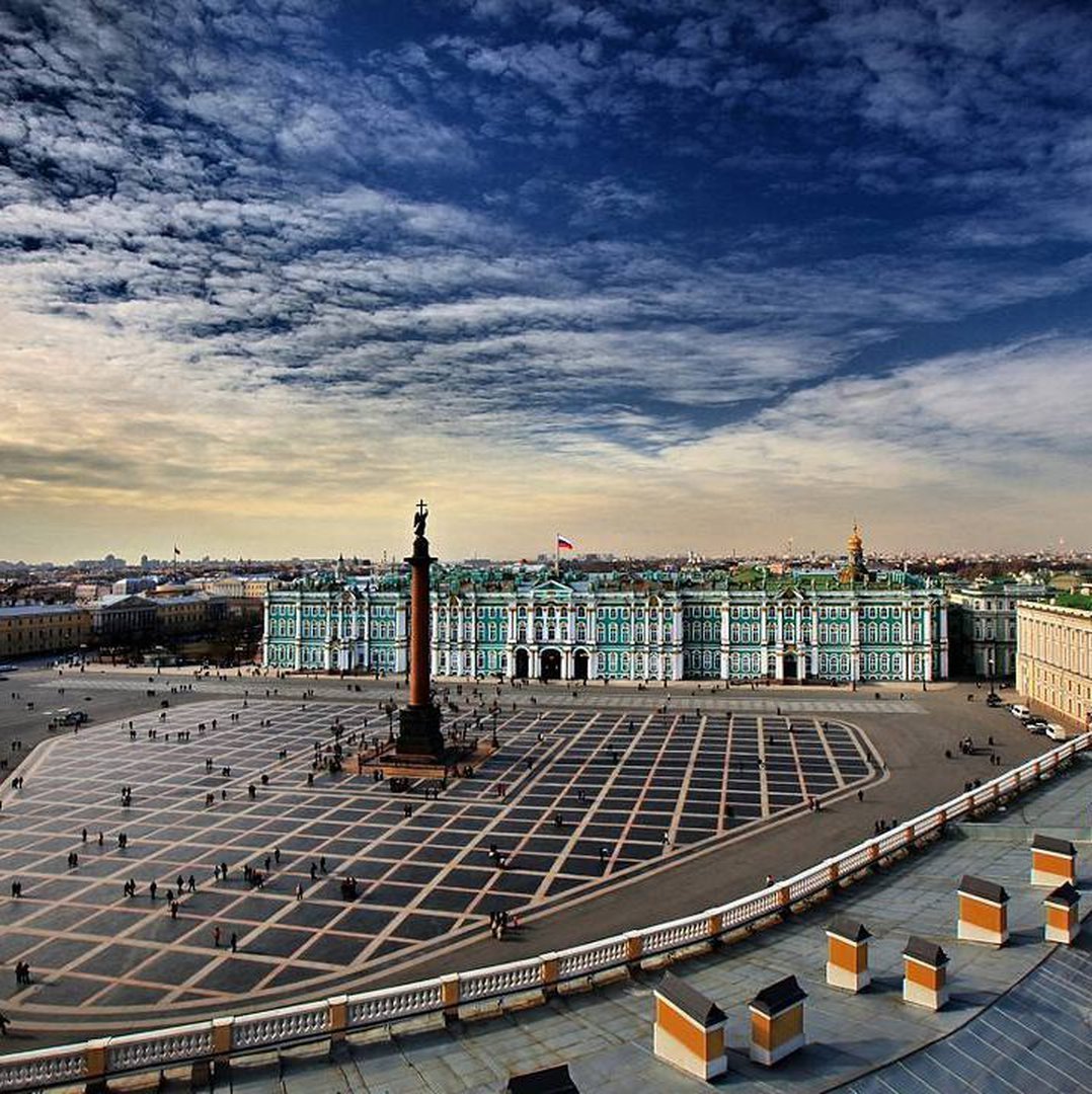 Город перед санкт петербургом. Дворцовая площадь (г. Санкт-Петербург, Россия). Дворцовая площадь. Дворцовая площадь в Санкт-Петербурге фото. Санкт Петербург город Дворцовая площадь.