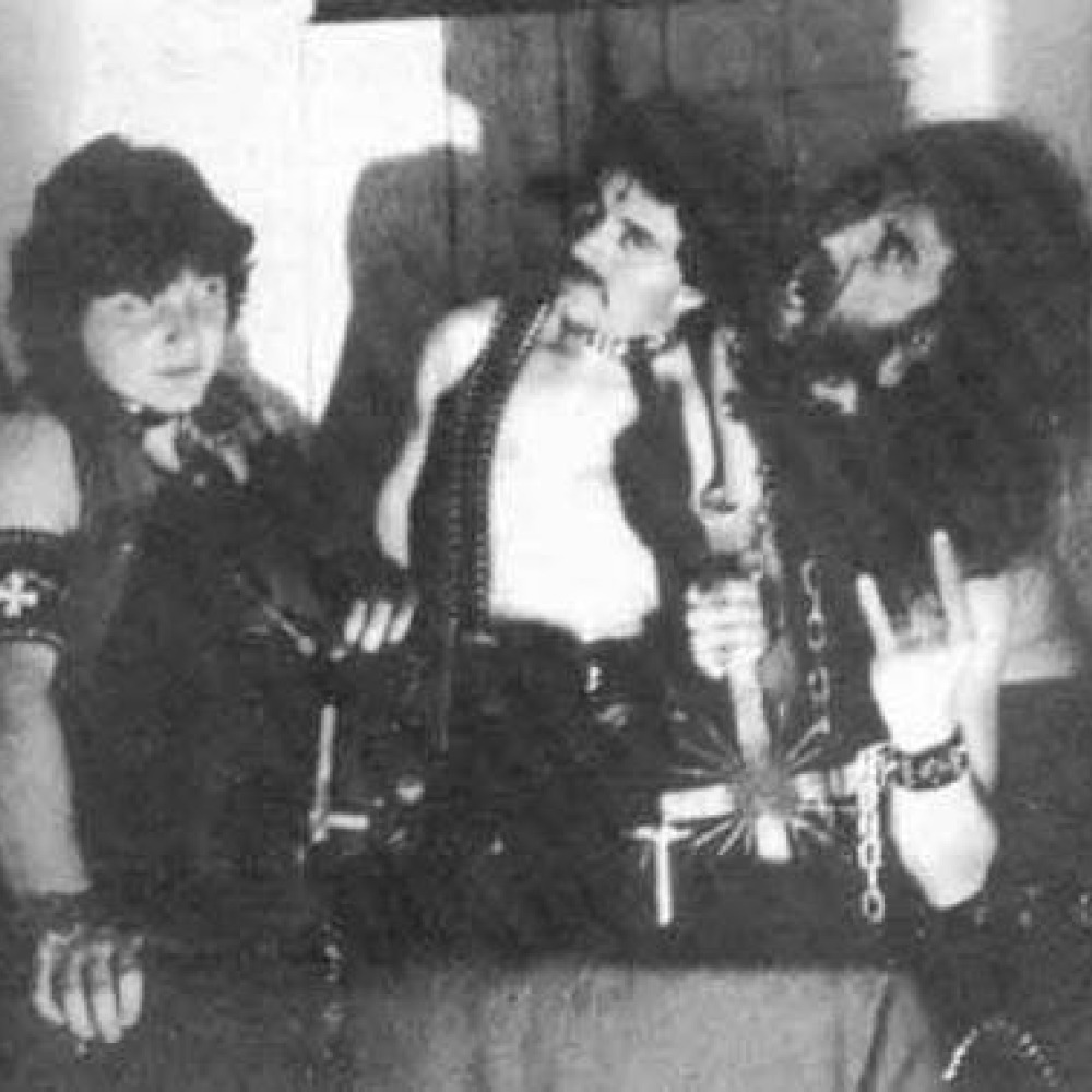 Молодой холостой песня. Bulldozer Italian Band. Bulldozer Band.