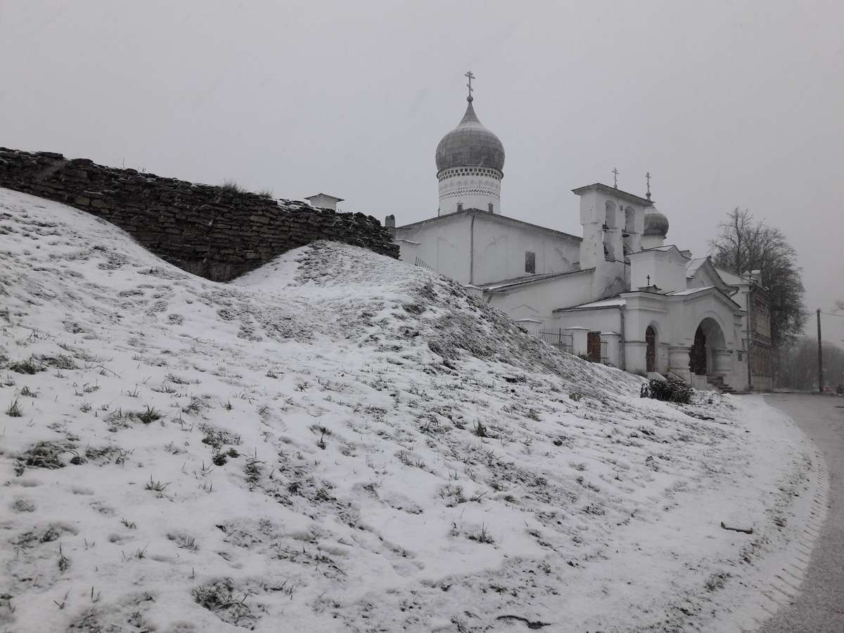 Псков Церковь Варлаама Хутынского на Званице