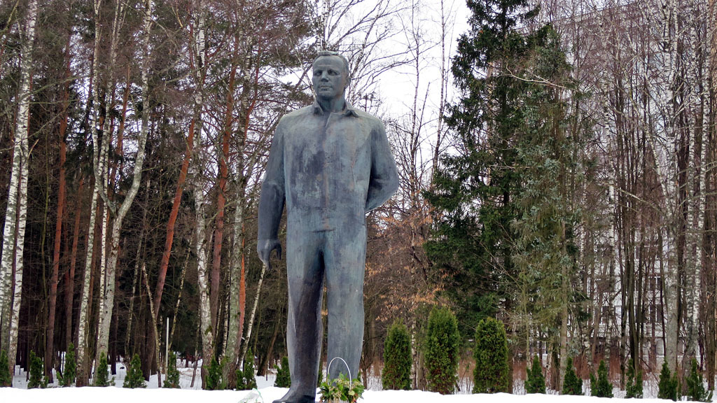 Прозвище гагарина в звездном городке. Памятник Юрию Гагарину (Звёздный городок). Памятник первому космонавту в Звездном Городке. Памятник Гагарину в Звездном Городке.